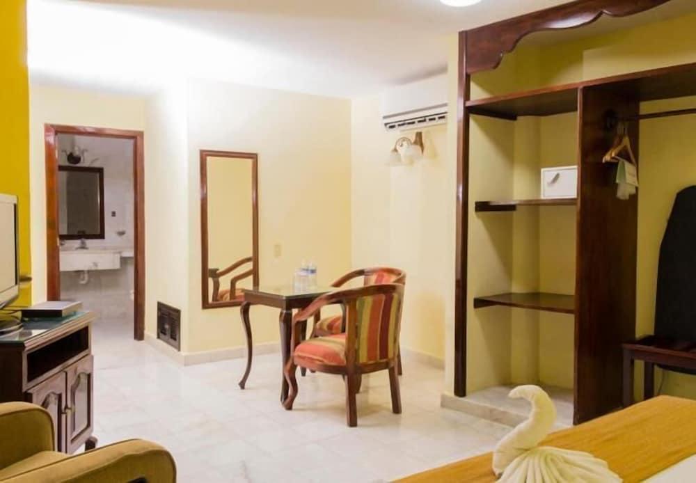 Hotel Madan Cardenas 41/51