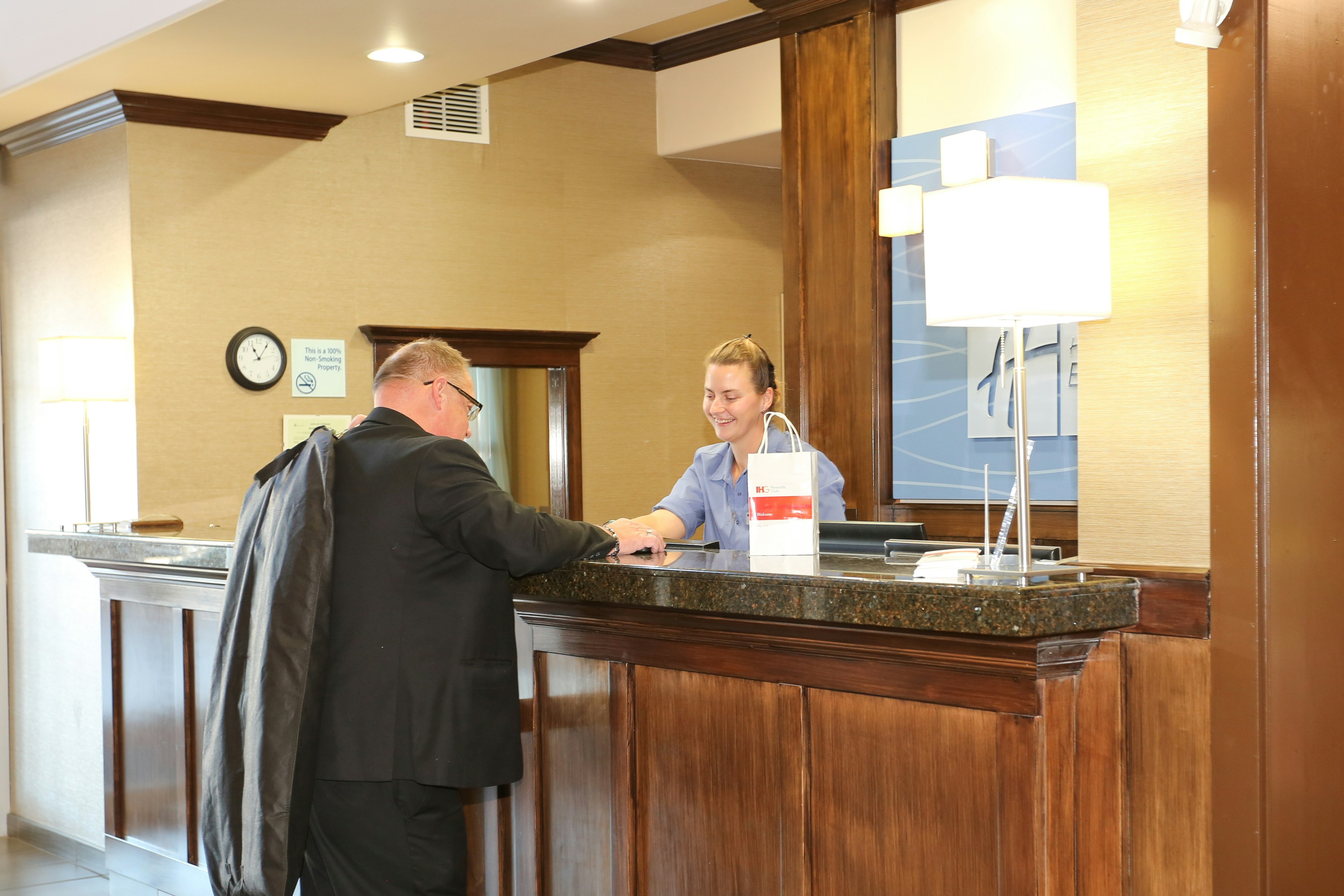 Holiday Inn Express Vernon 8/61