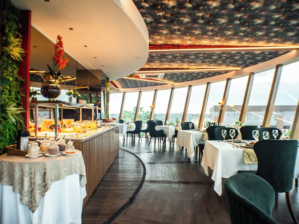 HOTEL RF VISION restaurante giratorio 34/50