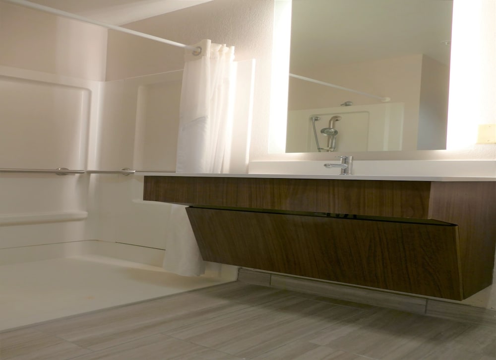 Holiday Inn Express Lebanon 3/36