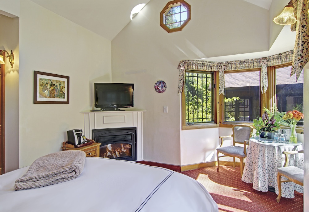 Babbling Brook Inn 16/70