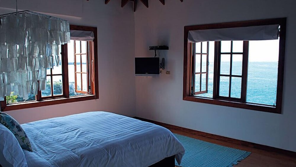 VILLA, OCEAN FRONT