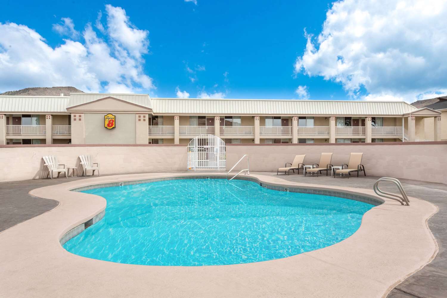 Super 8 by Wyndham Salina/Scenic Hills Area 5/7