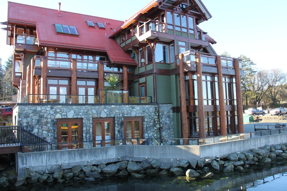Seaside Ucluelet Hotel 2/34