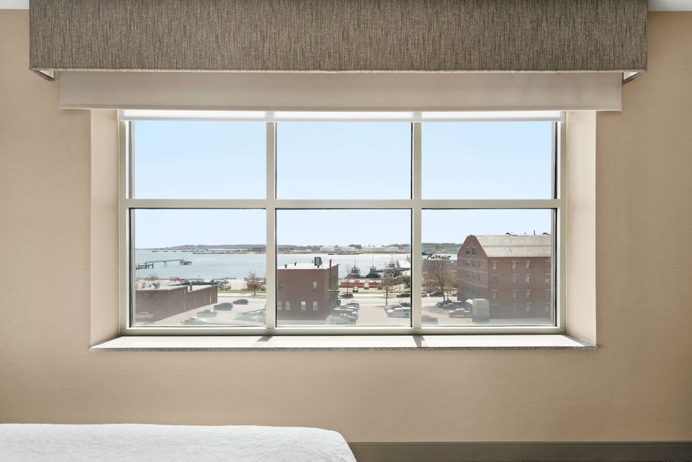Hampton Inn Portland Downtown Waterfront 24/46