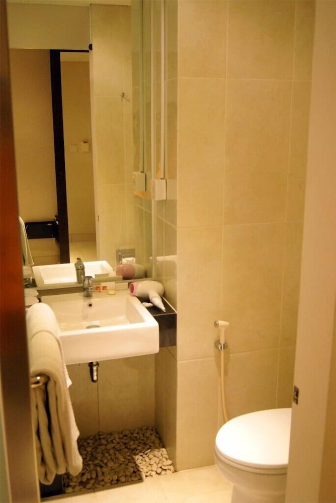 V Hotel Residence 13/15