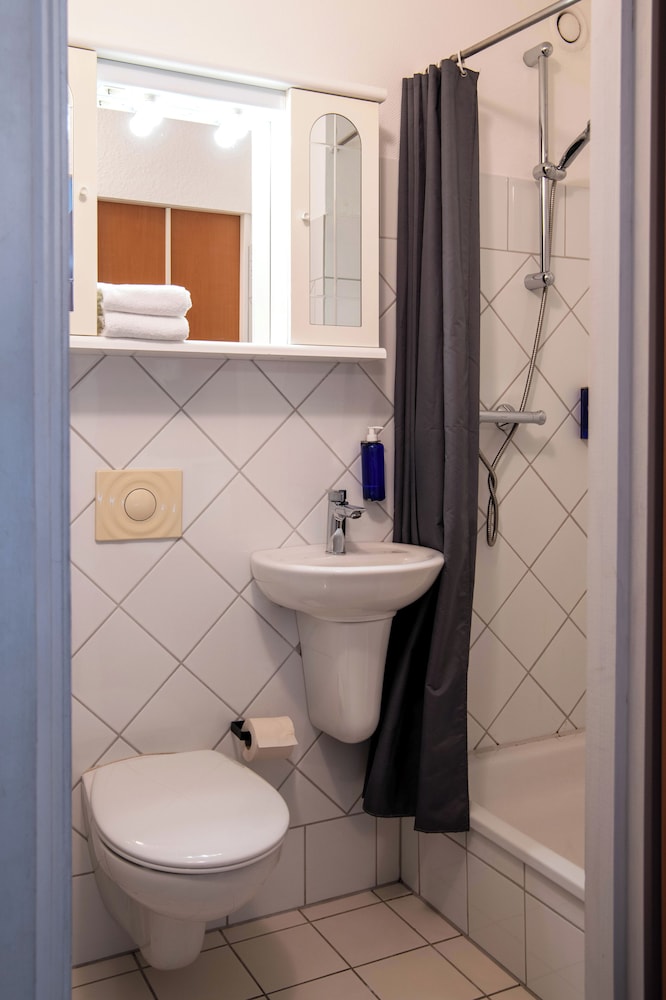 BeeVillage Messehotel Hannover-Laatzen 38/41