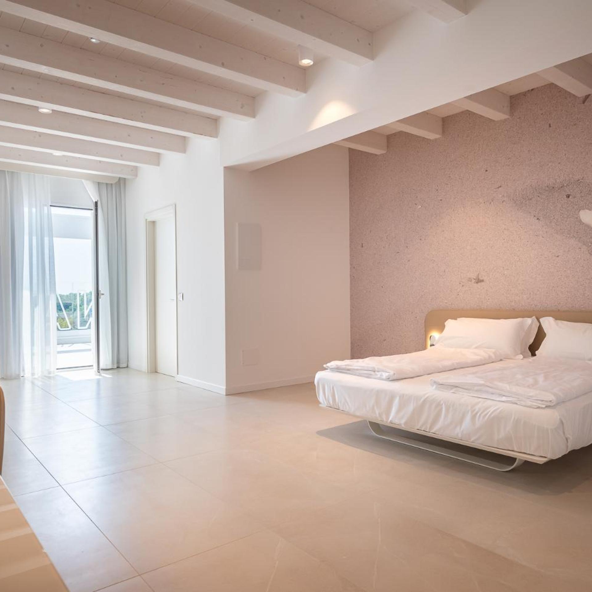 Junior Suite, Side Sea View, Hot Tub