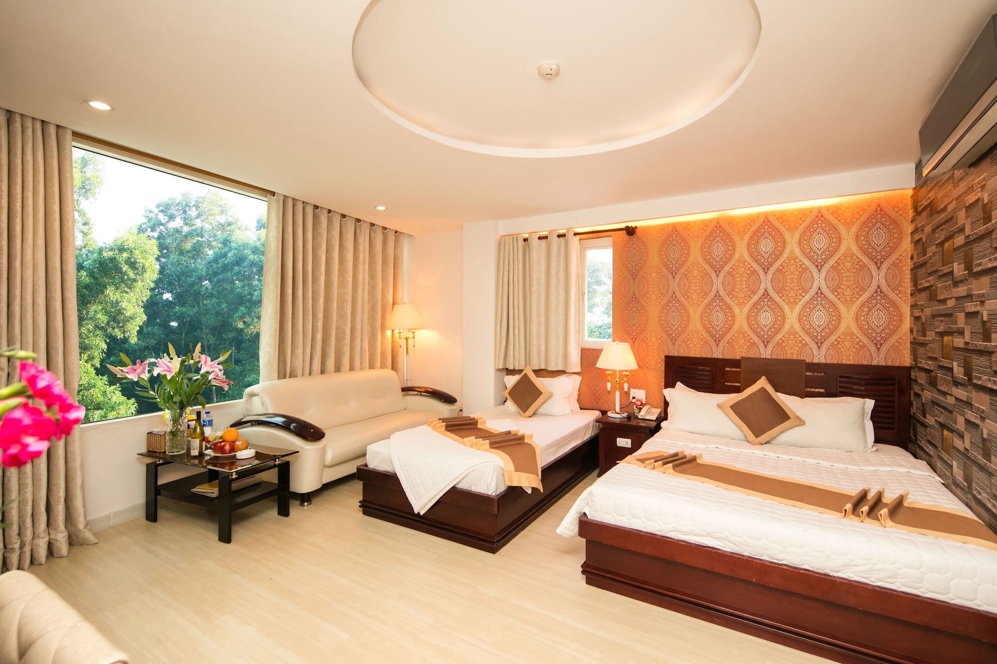 DELUXE, DOUBLE BED