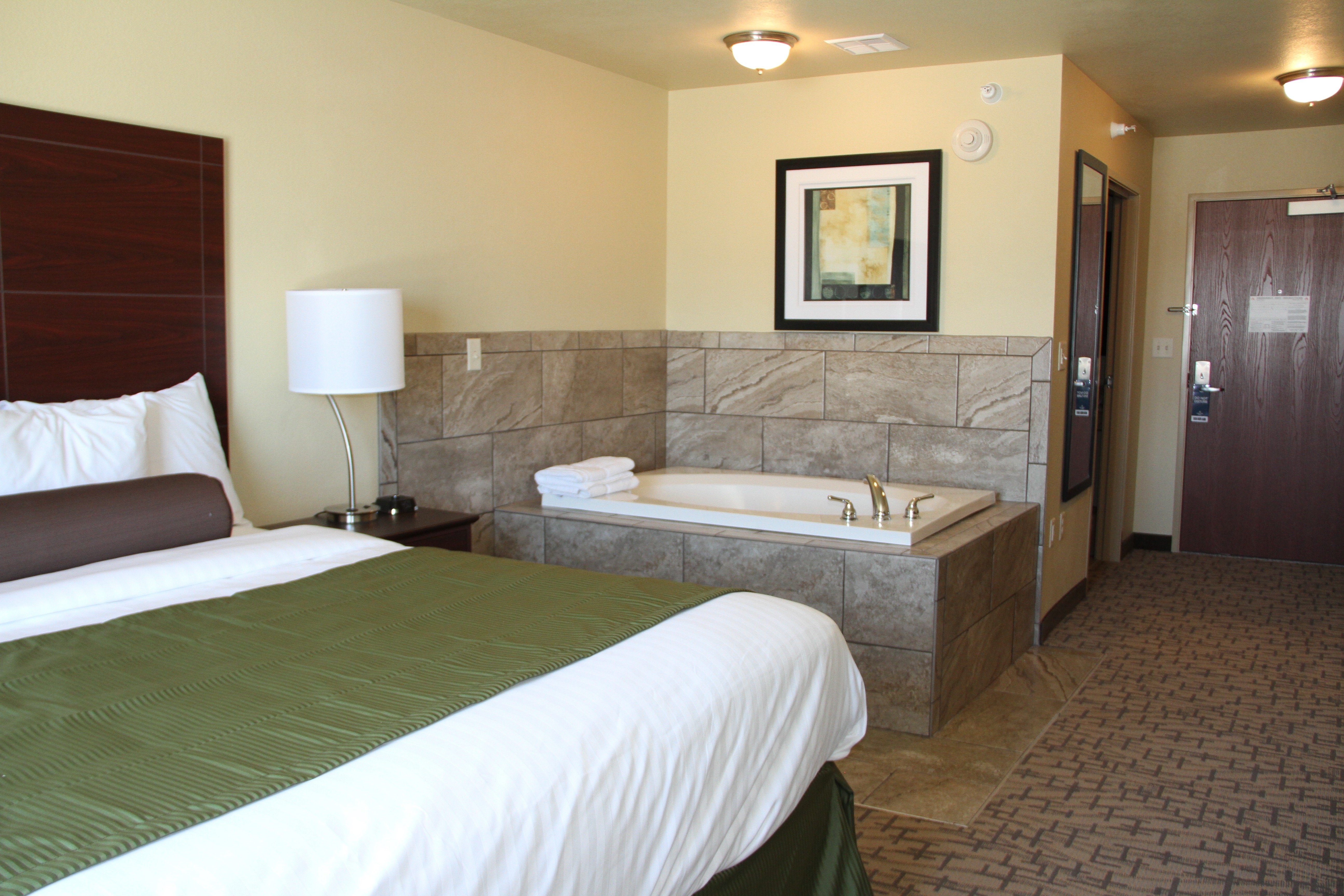 Cobblestone Hotel & Suites - Devils Lake 24/62