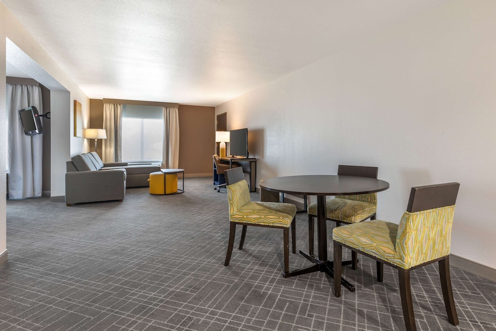 Comfort Inn & Suites Frisco East - McKinney 42/65