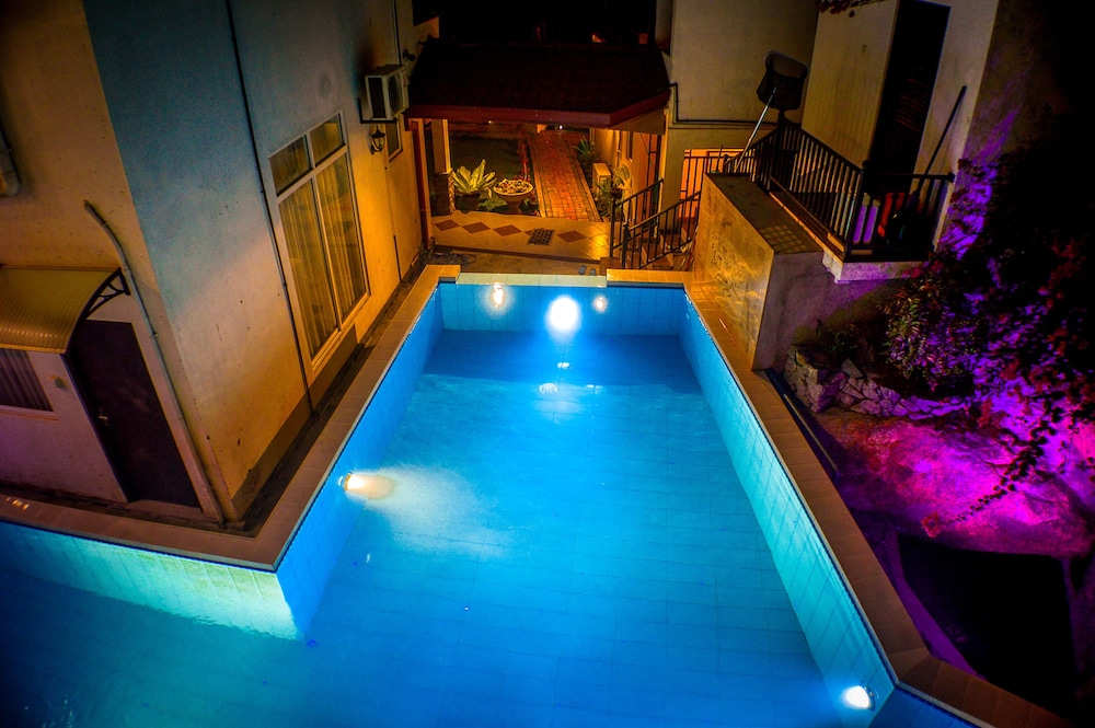 Baywatch Rumassala Villa 25/50