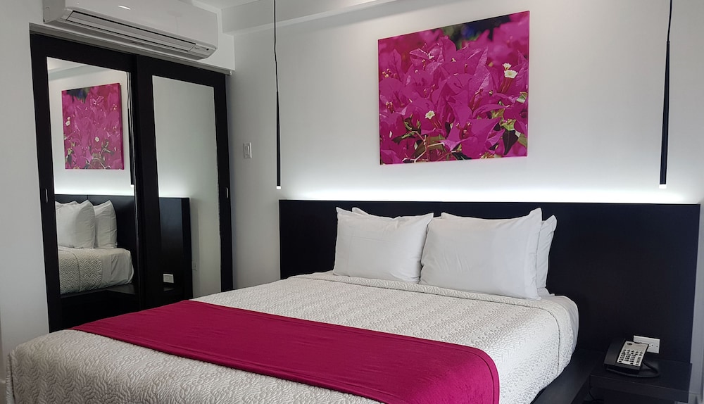 R Hotel Kingston 14/41