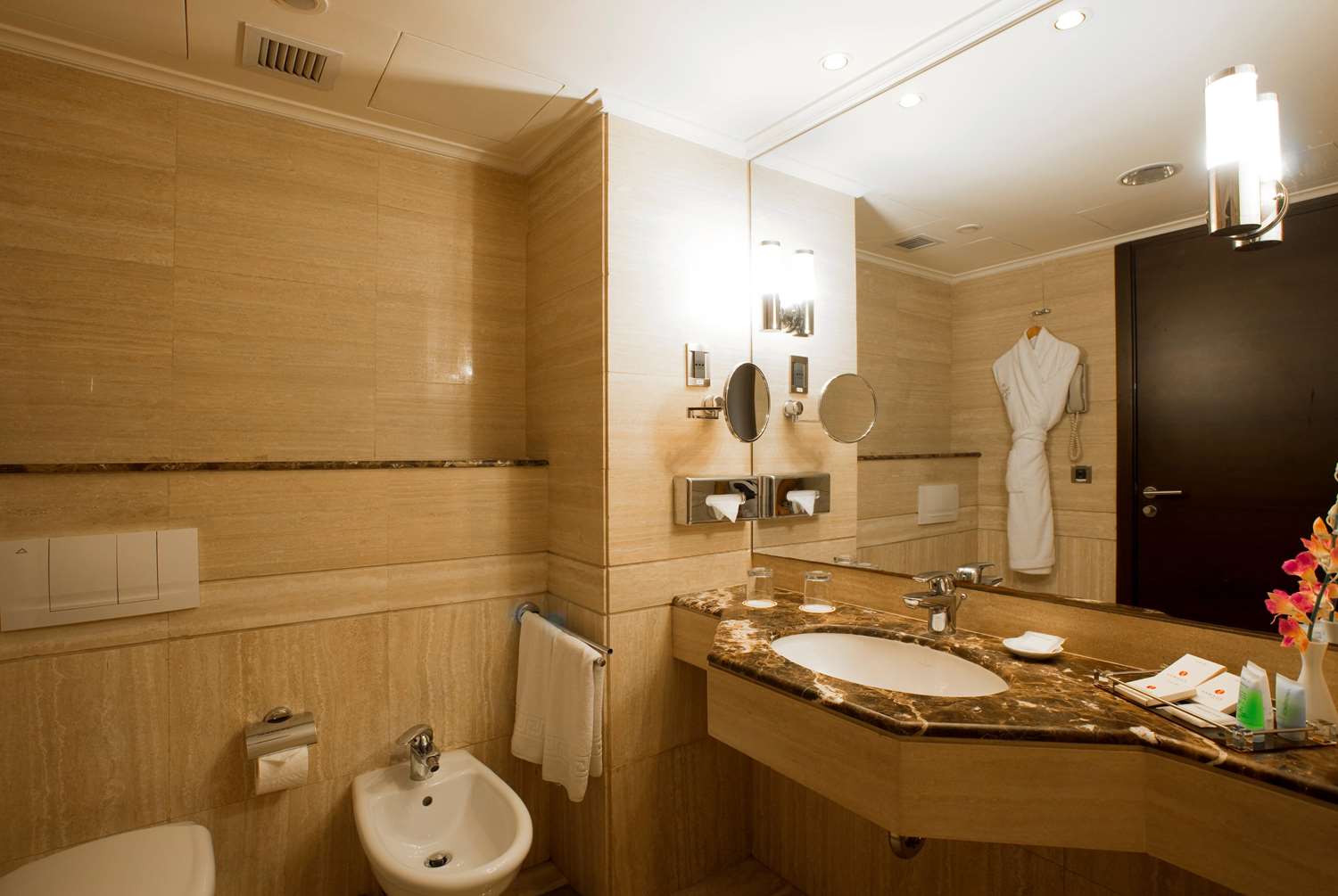 Ramada Plaza by Wyndham Beirut Raouche 34/34