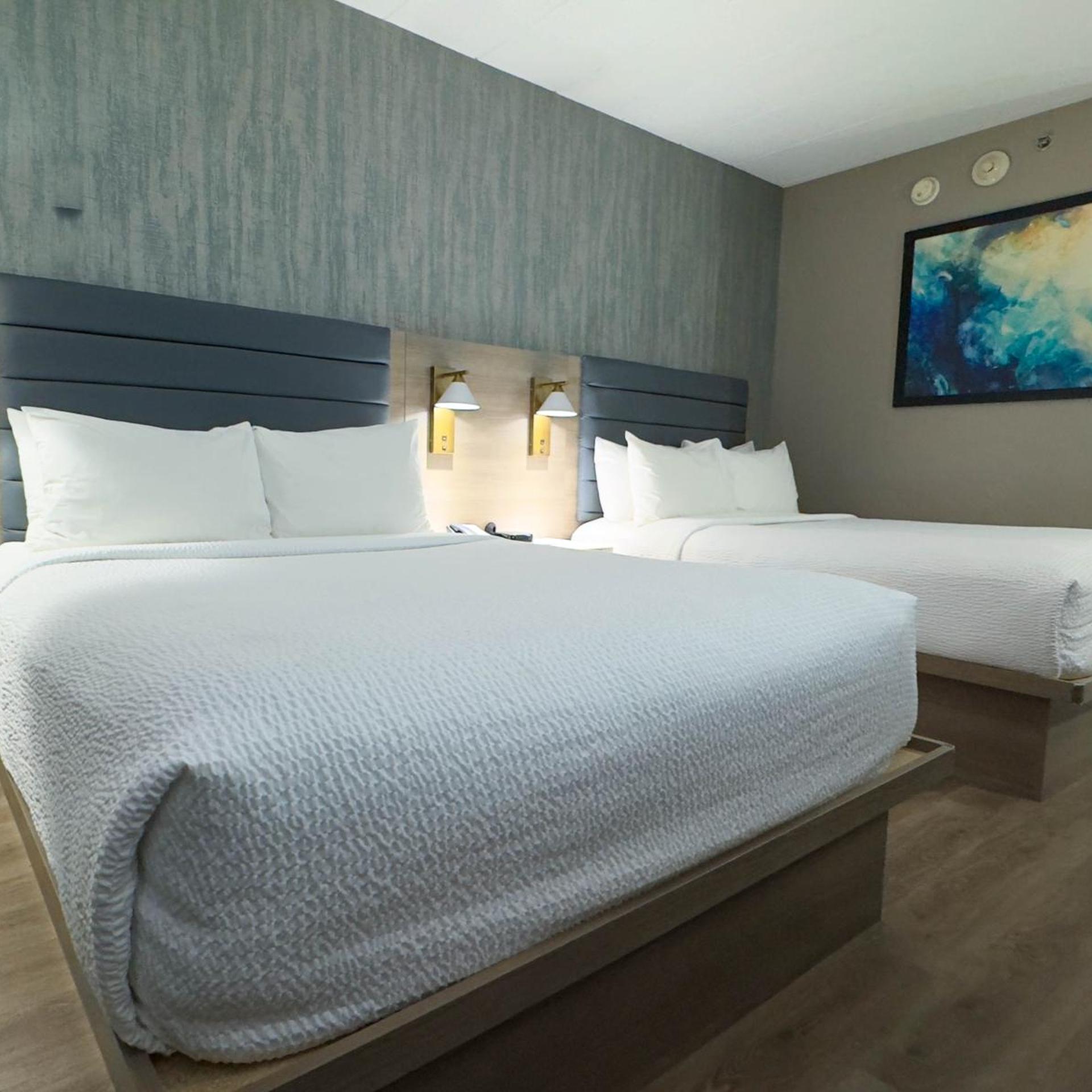 Room, 2 Queen Beds, Pet Friendly, Radisson Hotel Montreal Airport 3/7
