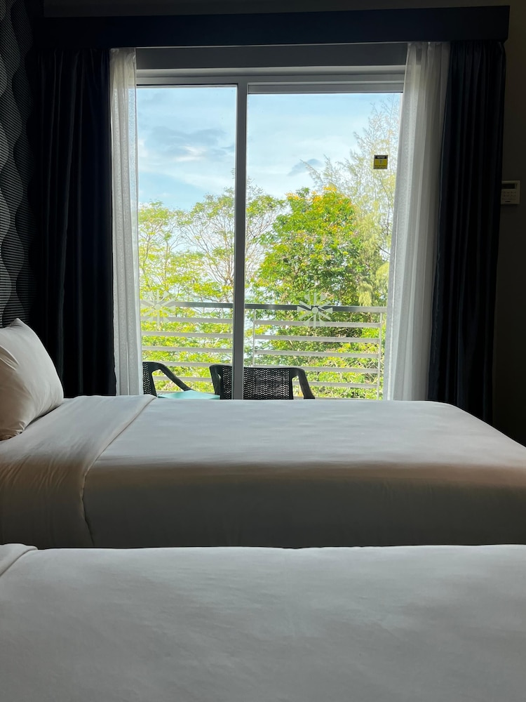 Cenang Plaza Beach Hotel 16/50
