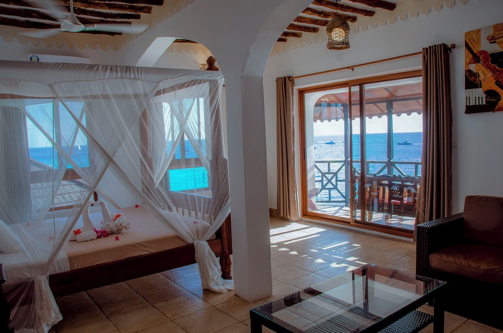 Langi Langi Beach Bungalows 13/47