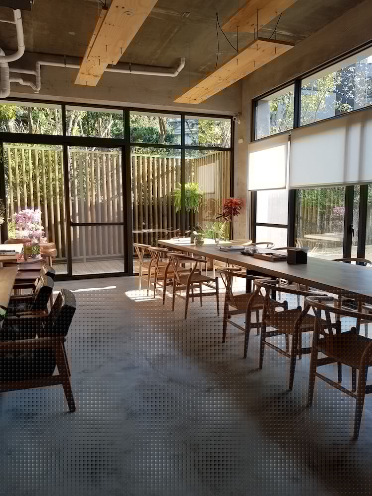Sun Moon Inn 65/73