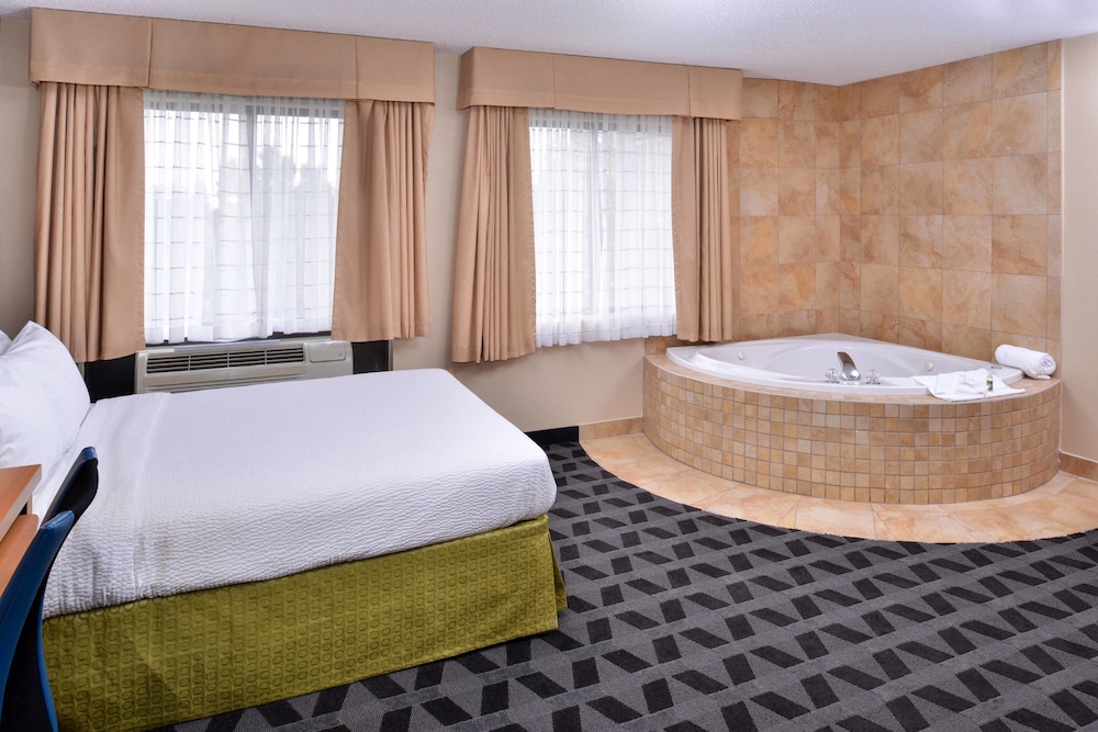 TownePlace Suites Detroit Warren 15/63
