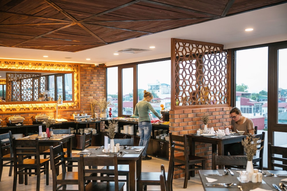 MK Premier Boutique Hotel 52/65
