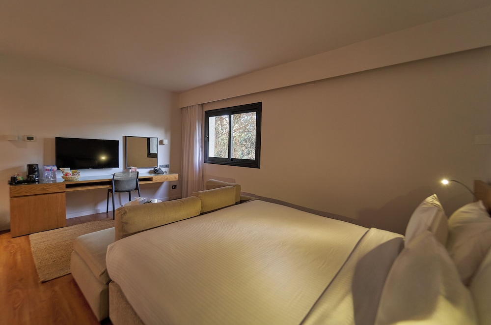 SUPERIOR, KING BED, SOFA