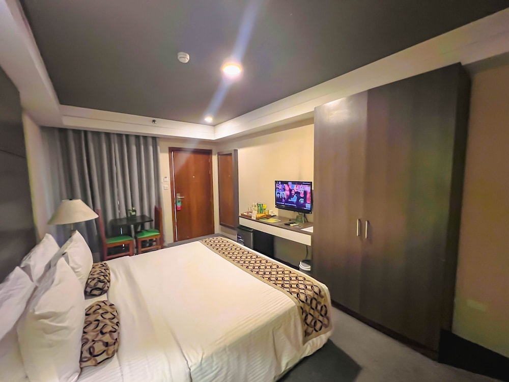 88 Courtyard Hotel 16/52