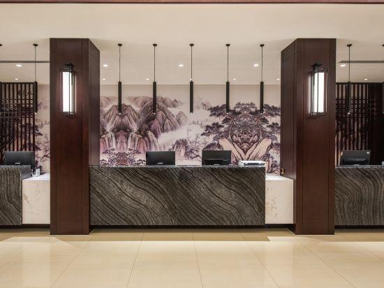 Ramada Encore by Wyndham Linqu Downtown 10/37