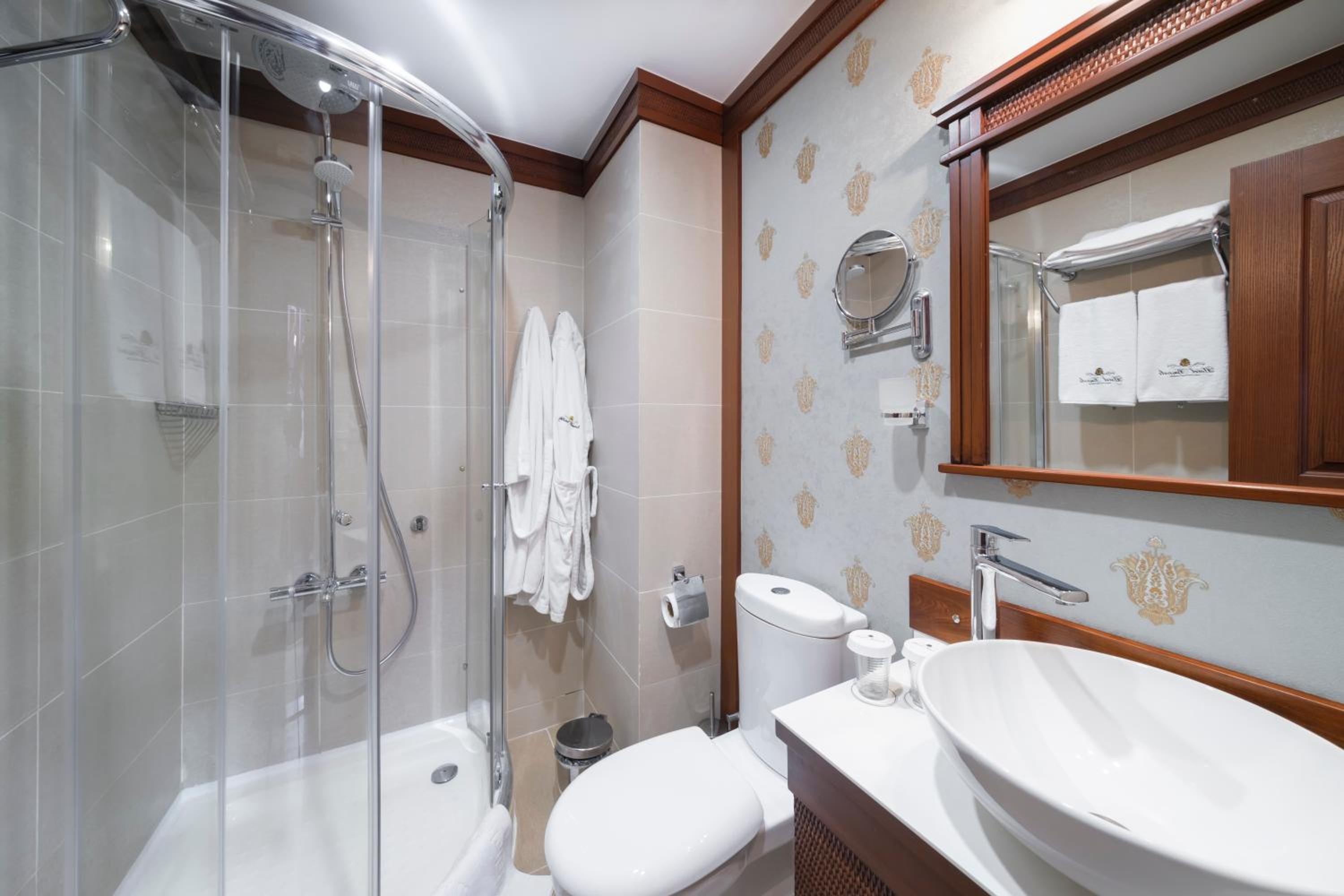 جناح بشرفة، Bosnali Hotel 10/10