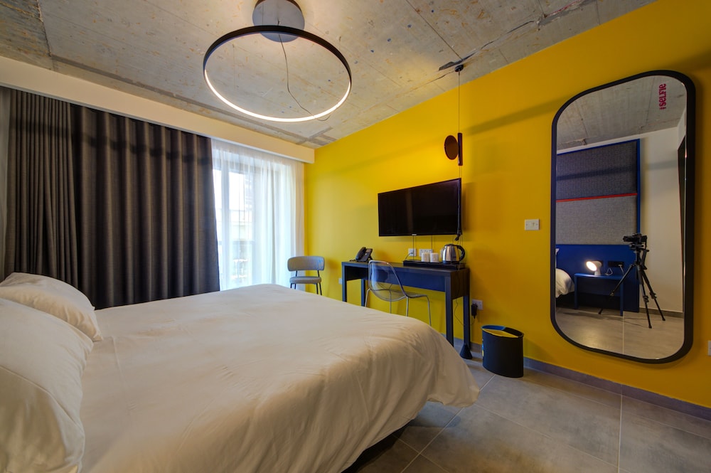IKYK HOTEL 16/49