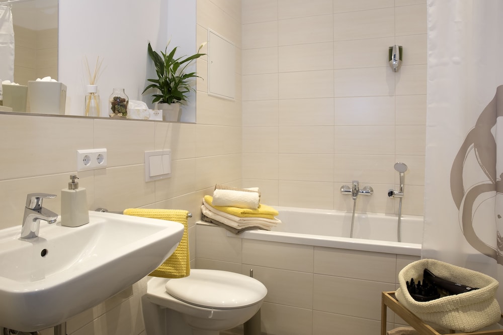 Leon Suite Apartments 47/50