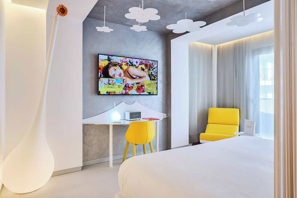 Sky, King Bed, Terrace