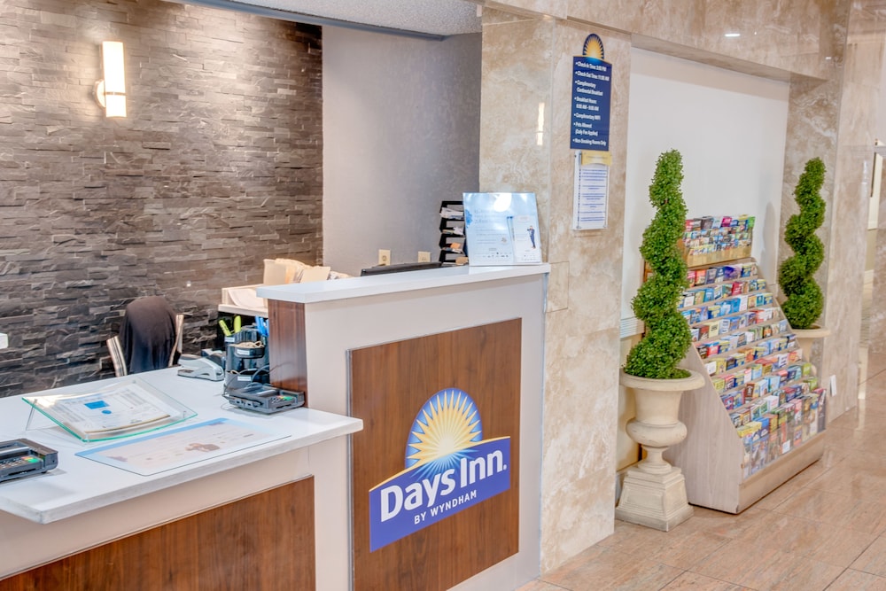 Days Inn by Wyndham St. Petersburg / Tampa Bay Area 9/16