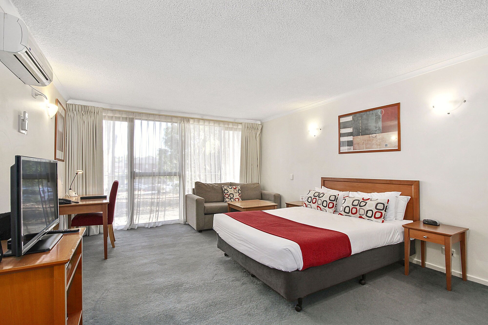 STANDARD, QUEEN BED