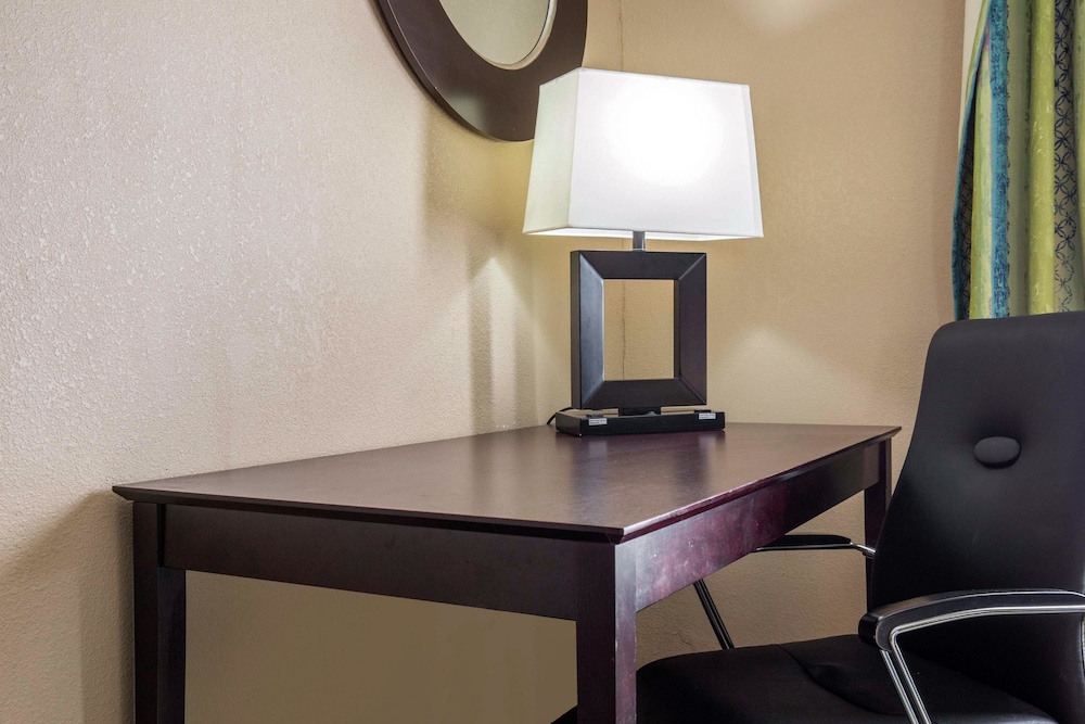 Quality Inn & Suites Arnold St Louis 27/29