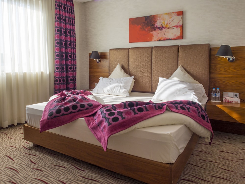 Airport Global Hotel 14/34