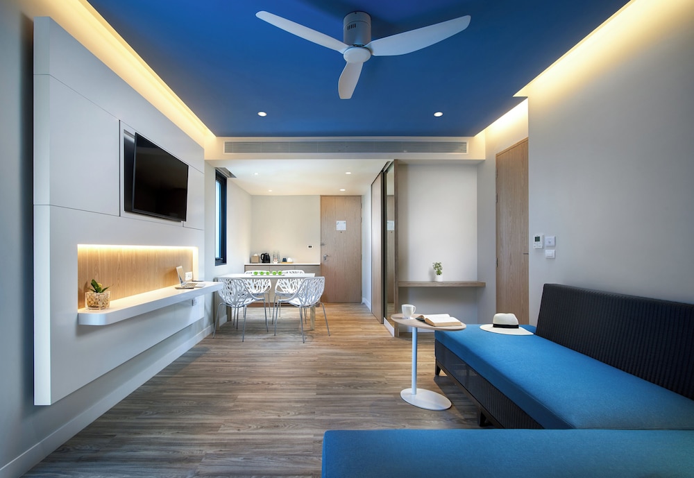 جناح بسرير كينج بإطلالة على المسبح بغرفة نوم واحدة، OZO Phuket 8/10