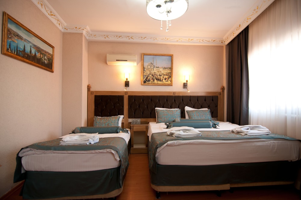 Blue Tuana Hotel 20/70
