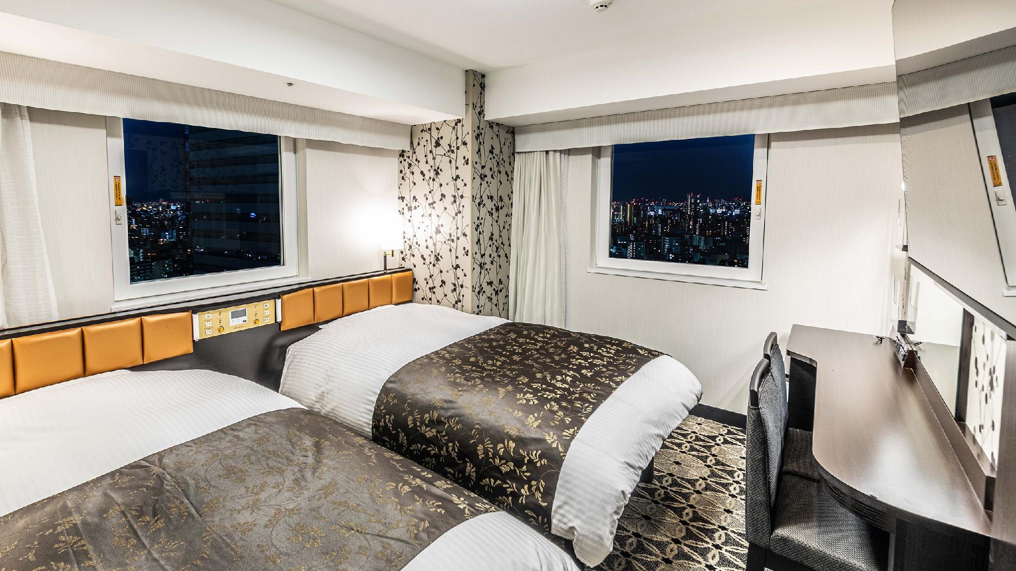 Room, Twin Beds, Night View, High Floor, Corner