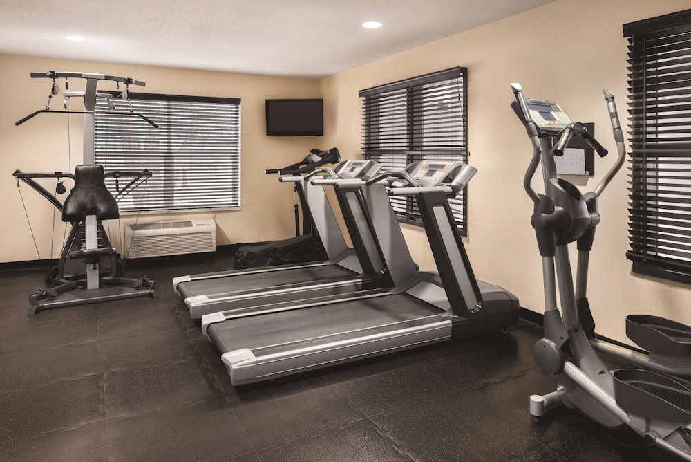 Country Inn and Suites By Radisson Cottage Grove MN 12/32