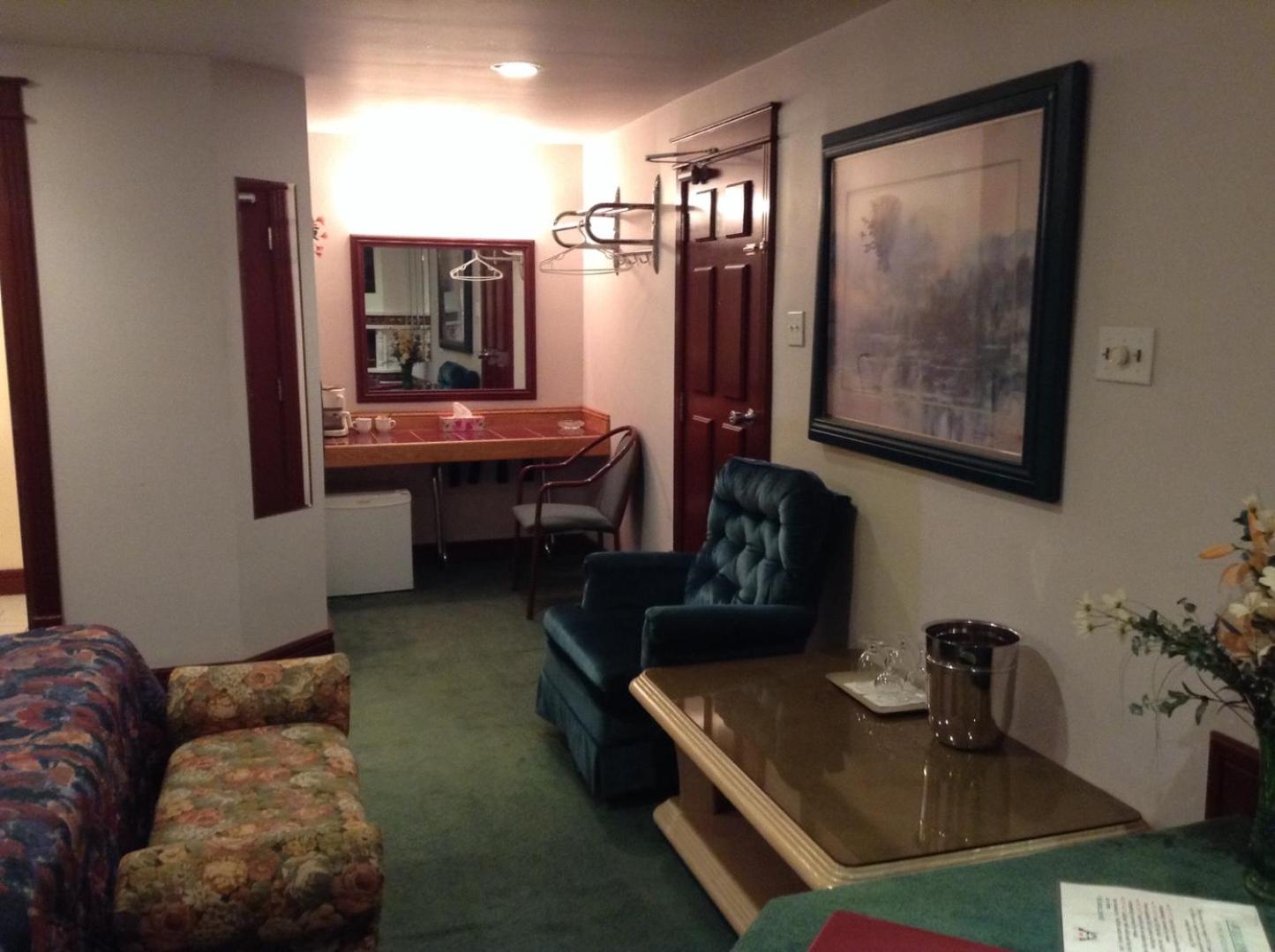 Lakeview Hotel 17/33