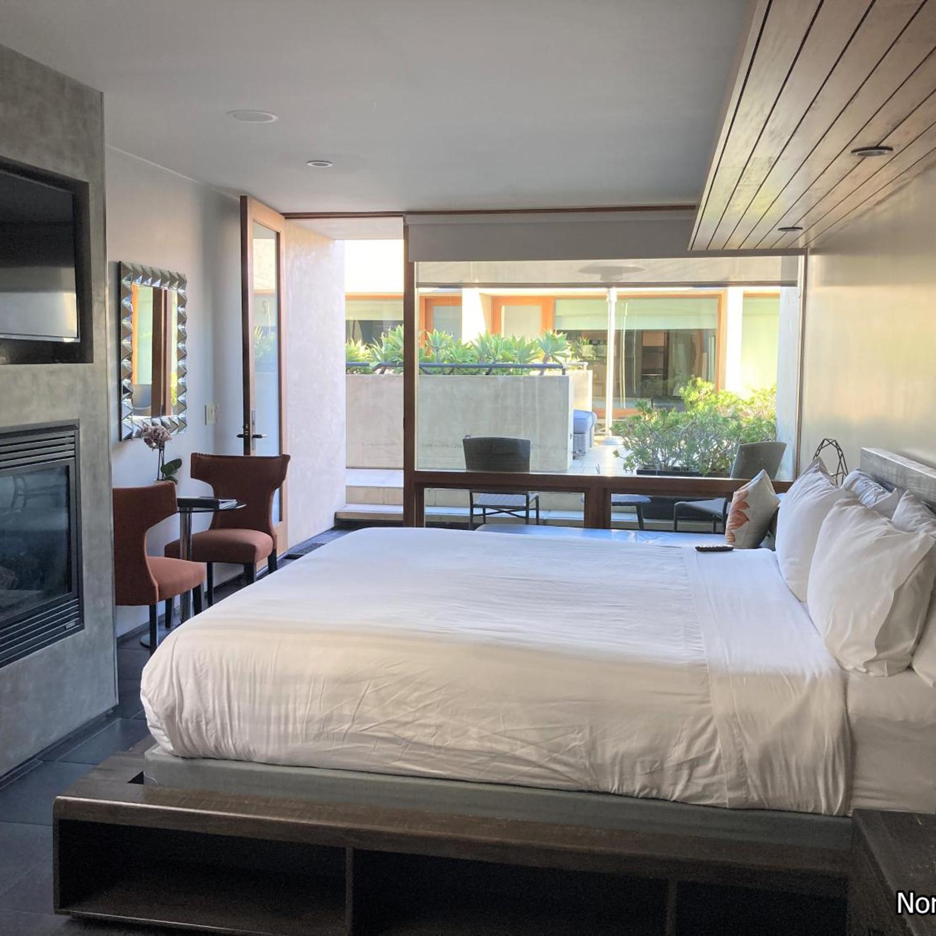 Deluxe, Futon Bed, King Bed, North Wing
