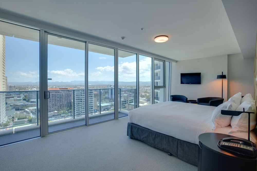 EXECUTIVE, KING BED, CLUB LOUNGE ACCESS