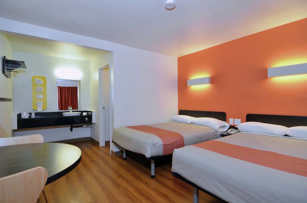 Motel6 Palm Desert, CA - Palm Springs Area 26/37