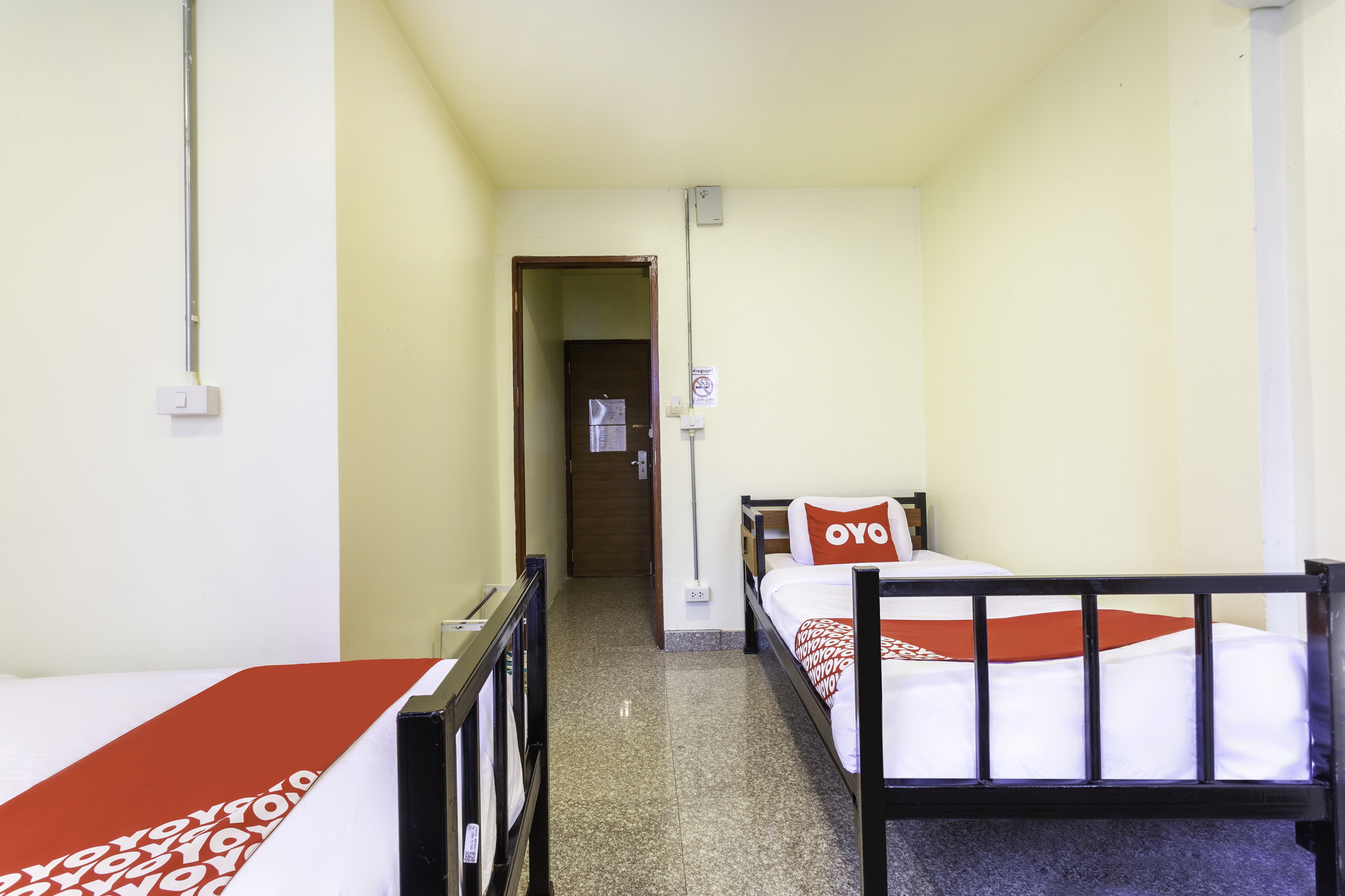 Private, Twin Beds, Shared Wing 6/8