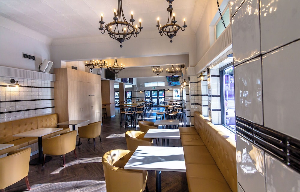 Royal Hotel Randwick 49/70