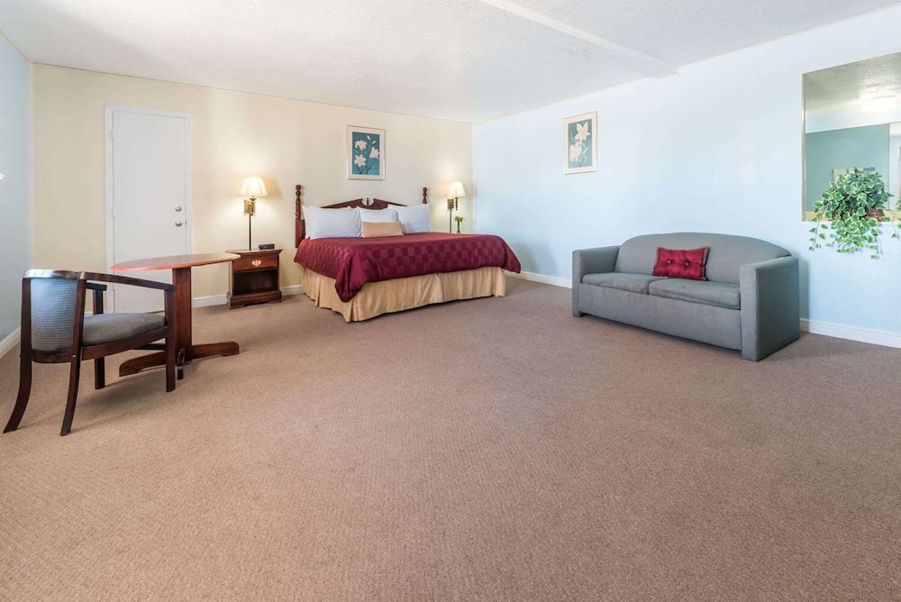 Knights Inn Mineral Wells 35/45