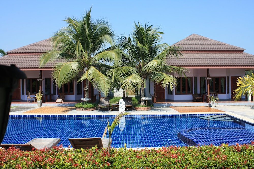 Waterside Resort 1/70
