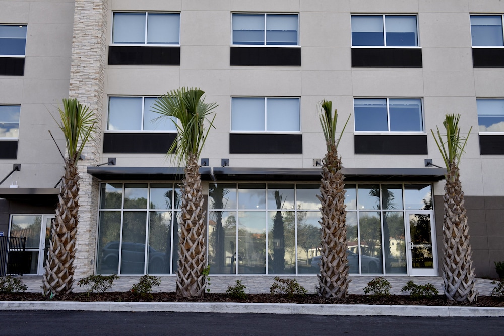 Holiday Inn Express & Suites Orlando - Lake Nona Area 1/47