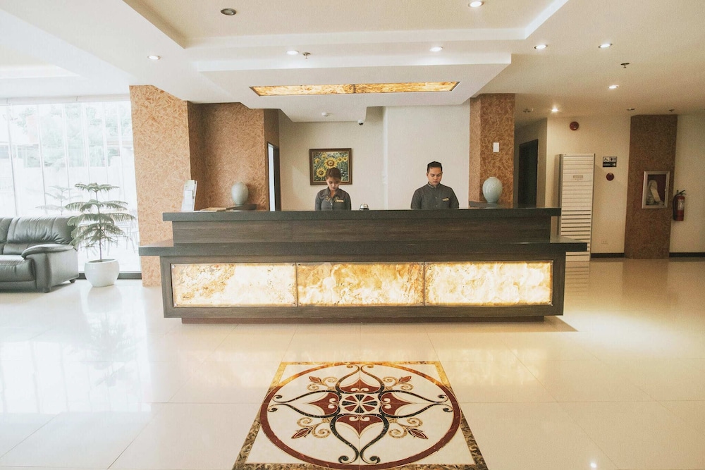 Panorama Summit Hotel 8/50
