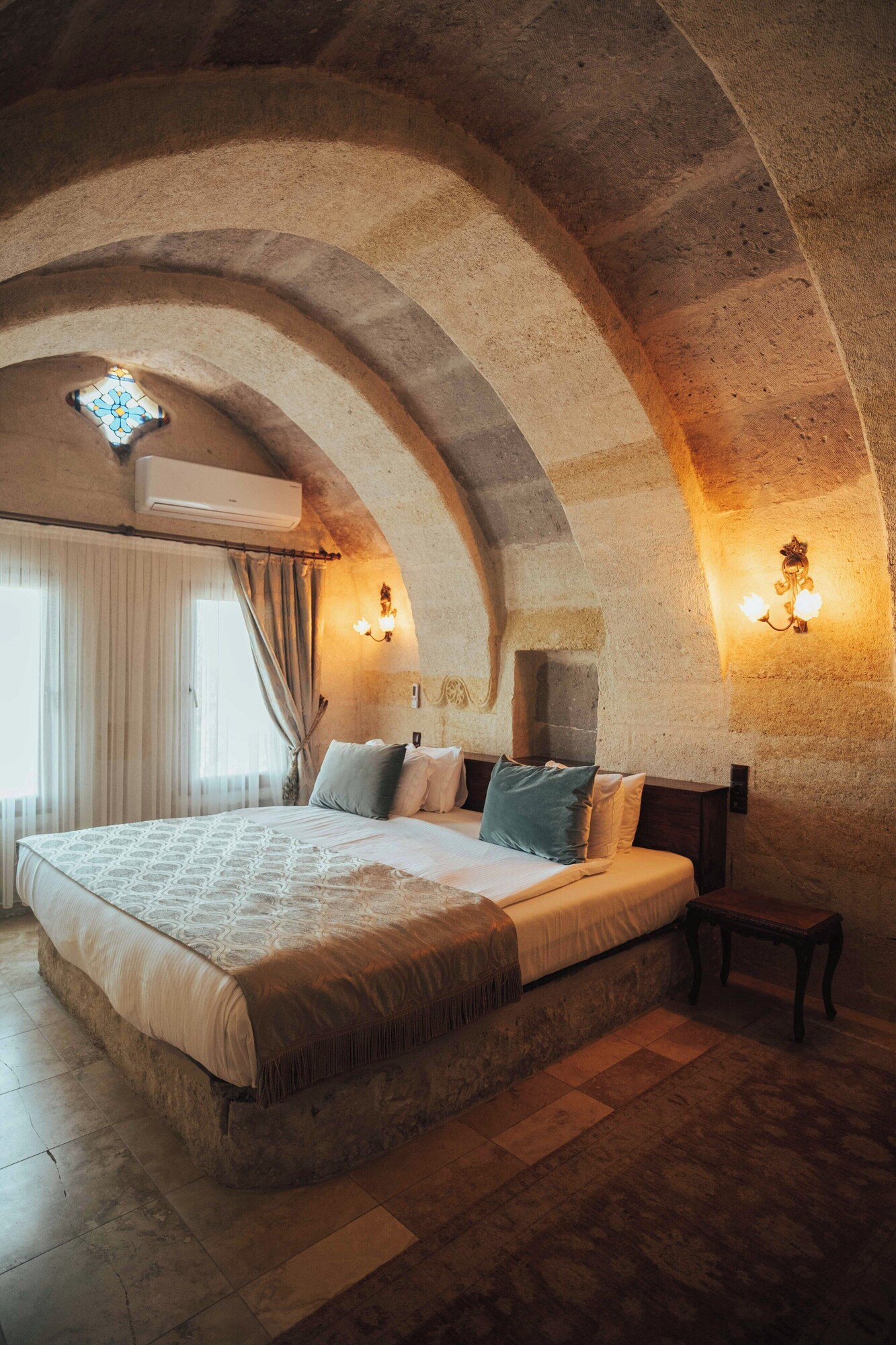 STONE, DELUXE, SUITE